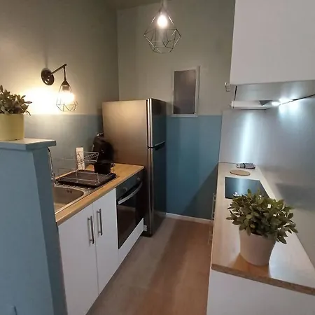 Gonelles - T3 - 2 Chambres - 1er Etage - Parking